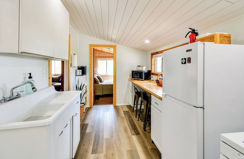 Prudenville Cottage | Walk to Houghton Lake: Cabin w/Fire Pit!