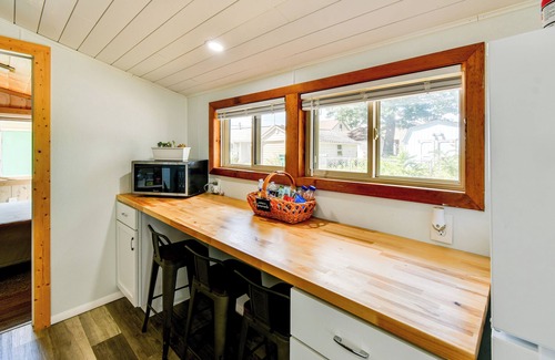 Prudenville Cottage | Walk to Houghton Lake: Cabin w/Fire Pit!