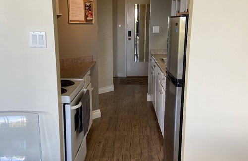 James Bay Condo | Walk to Inner Harbour & Beach