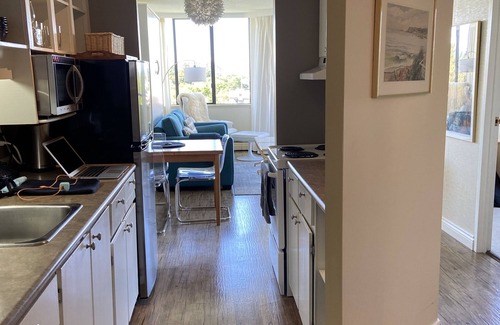 James Bay Condo | Walk to Inner Harbour & Beach