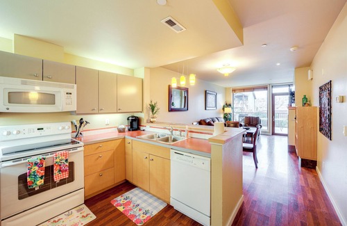 Chelan Apartment | Walk to Lake Chelan: Condo w/ Pool Access