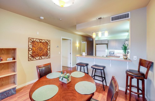 Chelan Apartment | Walk to Lake Chelan: Condo w/ Pool Access