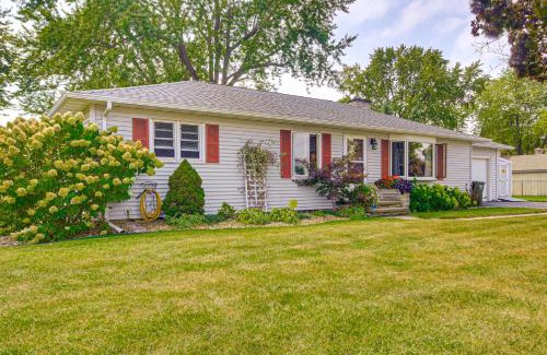 Butte Des Morts House | Walk to Lake Family Getaway with Yard in Menasha!