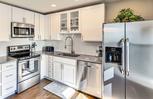 Culver House | Walk to Lake: Historic Family Apartment in Culver!