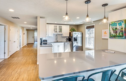 Culver House | Walk to Lake: Historic Family Apartment in Culver!