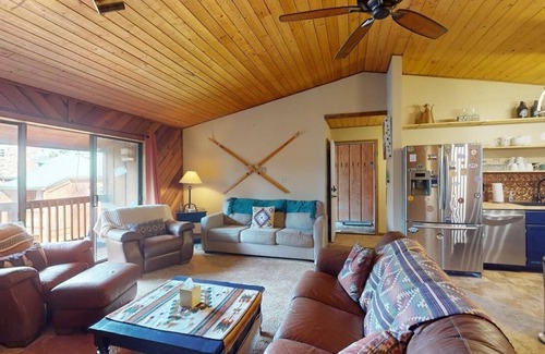 Angel Fire Condo | Walk to Lifts | Balconies | Washer/Dryer | Windchimes 303