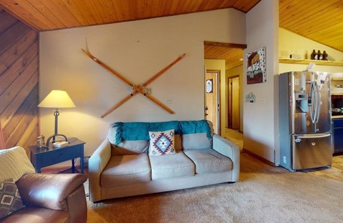 Angel Fire Condo | Walk to Lifts | Balconies | Washer/Dryer | Windchimes 303