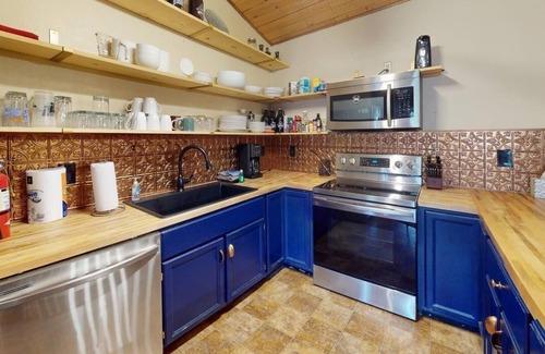Angel Fire Condo | Walk to Lifts | Balconies | Washer/Dryer | Windchimes 303