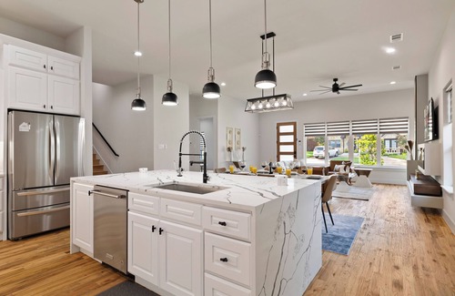 Lower Greenville House | Walk to Lower Greenville+Perfect Escape for Groups