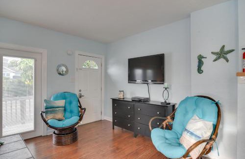 Madeira Beach Apartment | Walk to Madeira Beach Family Resort Condo