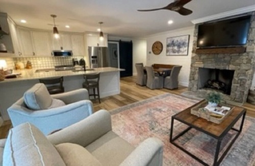 Highlands House | Walk to MainSt. Downtown Highlands. Great Guest Reviews! Sleeps 8 & dog friendly