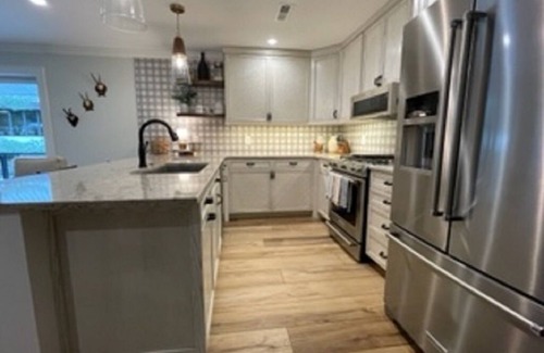 Highlands House | Walk to MainSt. Downtown Highlands. Great Guest Reviews! Sleeps 8 & dog friendly