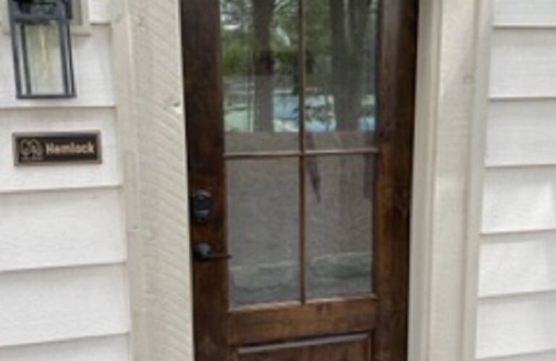 Highlands House | Walk to MainSt. Downtown Highlands. Great Guest Reviews! Sleeps 8 & dog friendly
