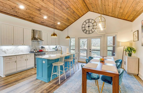 Hayesville Cottage | Walk to Nantahala Forest: Mtn-View Creekside Haven