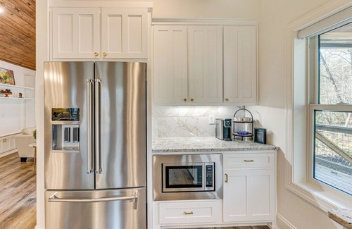 Hayesville Cottage | Walk to Nantahala Forest: Mtn-View Creekside Haven