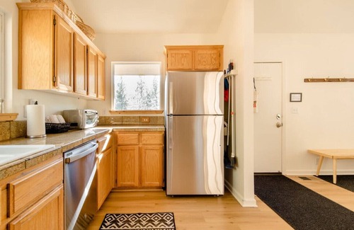 Olympic Valley House | Walk to Palisades Village Pet Friendly 2BR Chalet