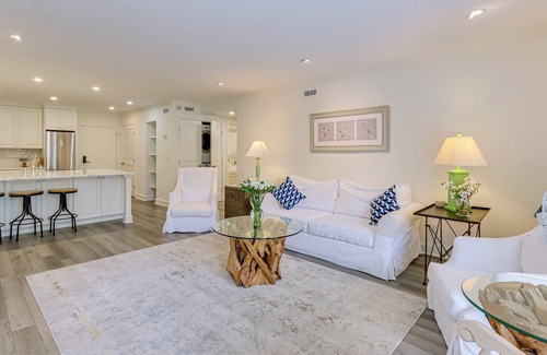 Harbour Town Condo | Walk to Pier & Golf: Heart of Harbour Town Condo