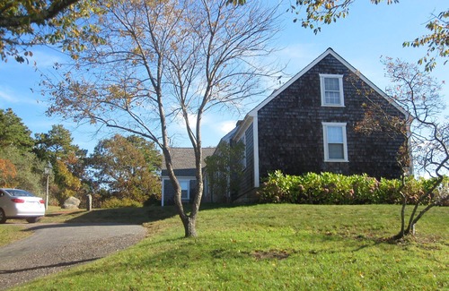 Chilmark House | Walk to private beach from beautiful Abels Hill house