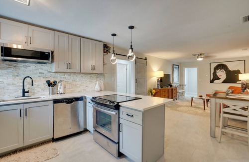 Redington Shores Cottage | Walk to Redington Beach: Renovated Duplex w/Patio
