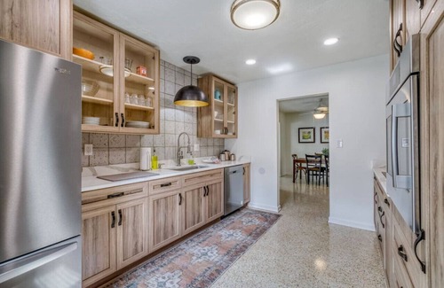 River District House | Walk to Restaurants/Local shops-Near Beaches & IMG