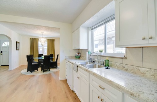 Huntington House | Walk to Ritter Park: Renovated Home Near Marshall!
