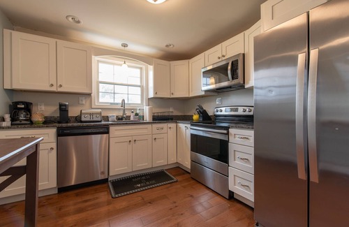 Point Judith House | Walk to Roger Wheeler! Awesome 6 bdrm Home!