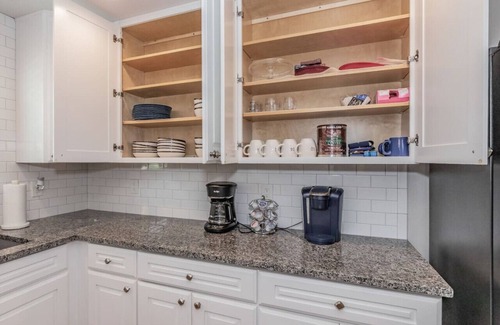 Arlington House | Walk to Stadium | 3BR w/Lush Yard + Patio