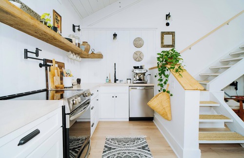 Oceanside Terrace Condo | Walk to the Beach! Boho-Inspired 2BR Jupiter Loft w Private Outdoor Space