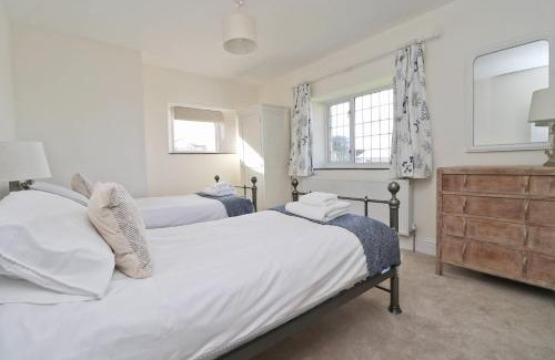 Harlyn House | WALK TO THE BEACH, spacious cottage with sea views