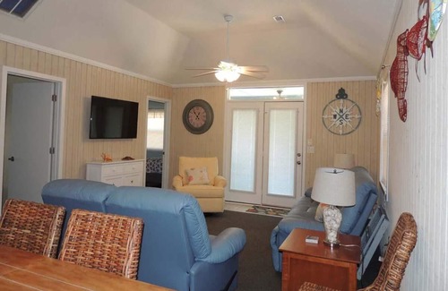 Myrtle Beach Condo | Walk to the Beach Guest Cottage with Full Kitchen!
