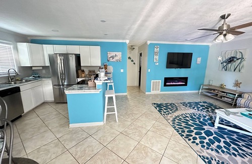 Englewood Apartment | Walk to the Gulf Beach!