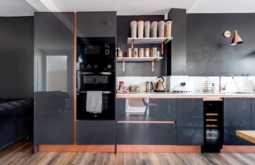 Haringey House | Walk to the Piccadilly Line From a Stunning Family House