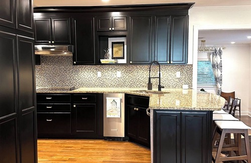 Oxford House | Walk to the Square and the Ole Miss Campus! 3 Kings with Ensuite Bathrooms!