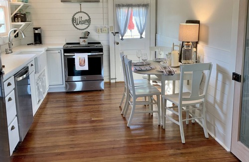 Mason House | Walk to the Square!