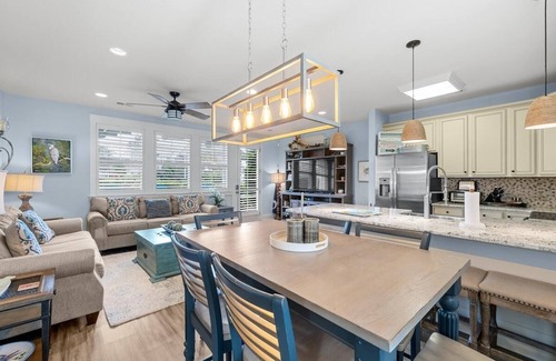 Windy Hill House | Walk to the Beach from a 3 Bedroom Vacation Home