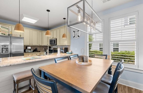 Windy Hill House | Walk to the Beach from a 3 Bedroom Vacation Home