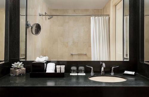Central New York City Hotel | Walk to Times Square & Radio City Music Hall! 3 Classy Units