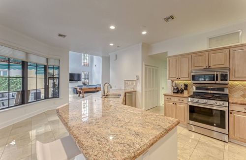East Fort Lauderdale House | Walk to TORTUGA FEST or Downtown on Las Olas! 70 Ft Dock! Sleeps 10-12 LOCATION!