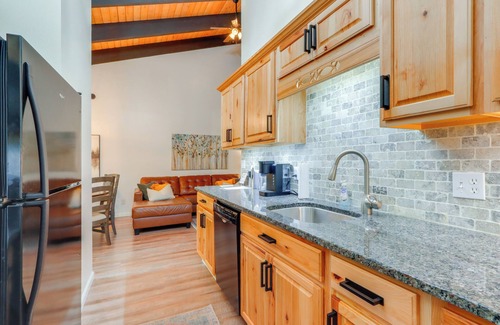 Rathdrum Condo | Walk to Twin Lakes: All-Season Idaho Condo!