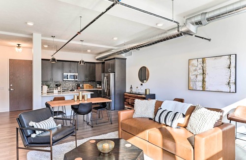 Downtown Lincoln Apartment | Walk to UNL Campus: Dtwn Lincoln Loft Apt!