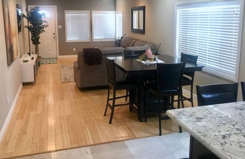 Morena House | Walk to USD | Spacious House for 6 PPL w/ Parking