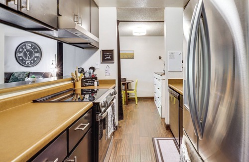 Reno/Tahoe Airport Condo | Walk to Virginia Lake: Reno Condo w/Balcony!