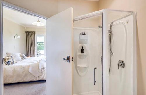 Havelock North House | Walk to wineries - large home