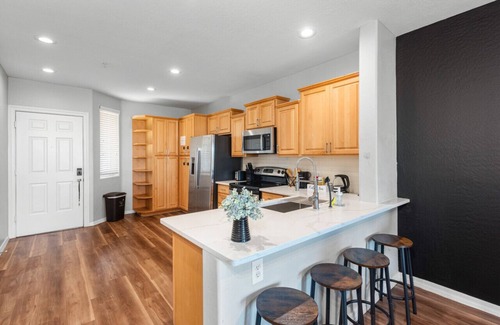 Tempe Apartment | Walkable 2BR Near ASU|Pool, Gym & Pet-Frndly