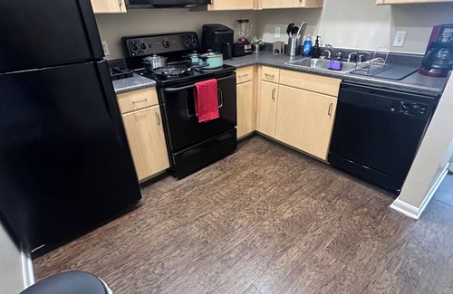 Legacy Park Apartment | Walkable Chic Studio in Trendy Area/Parking garage/Wifi