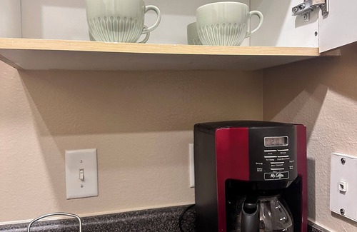 Legacy Park Apartment | Walkable Chic Studio in Trendy Area/Parking garage/Wifi