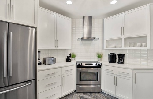 Metropolitan House | Walkable Home in Thomas Square, Heated Pool Access