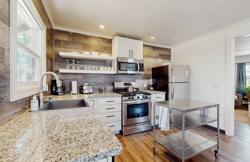 Lakeside Park Cabin | Walkable home just 3 blocks to Heavenly Village w/hot tub & firepit-dogs ok