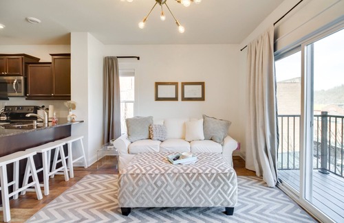 Central Business District Condo | Walkable Lynchburg Condo w/Private Balcony
