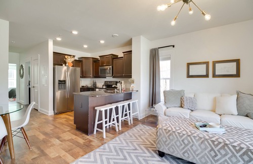 Central Business District Condo | Walkable Lynchburg Condo w/Private Balcony